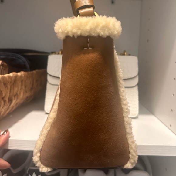 Authentic Tory Burch McGraw shearing bucket tote - Picture 2 of 5